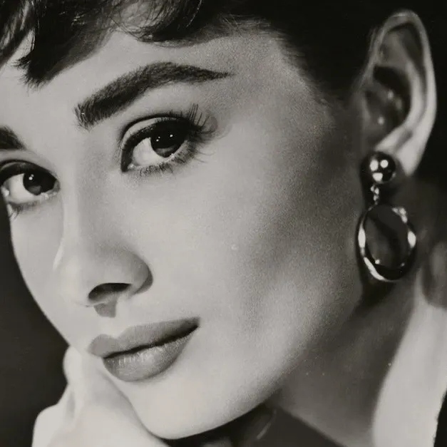 A verdade não contada sobre Audrey Hepburn, ícone de Hollywood